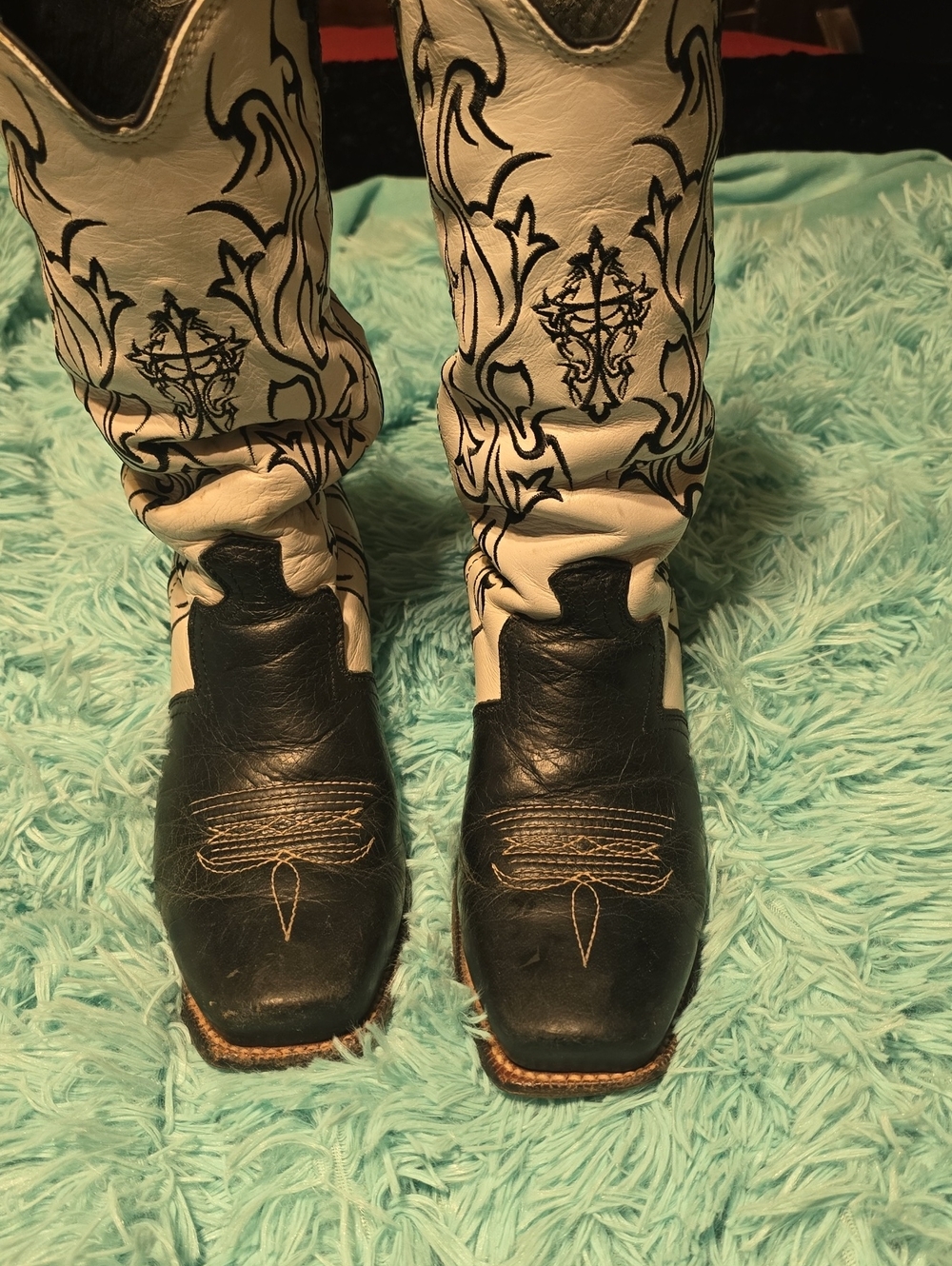 Women's Two-Tone Embroidered Western Boots - Black & Cream - Picture 4 of 7